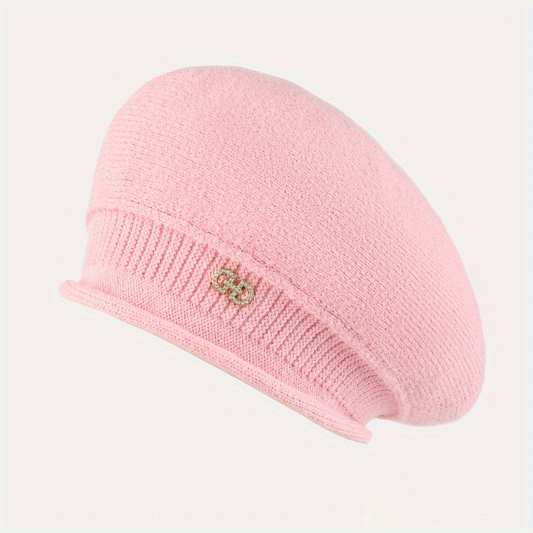 Accessoire mode hivernal : béret tricoté chic pour femme. Élégance et confort.