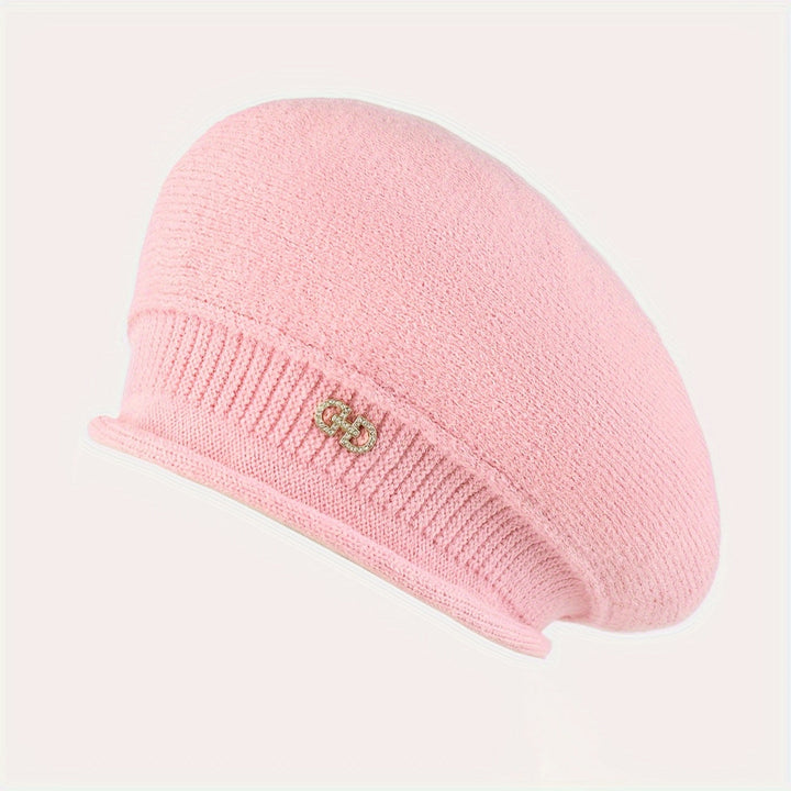 Accessoire mode hivernal : béret tricoté chic pour femme. Élégance et confort.