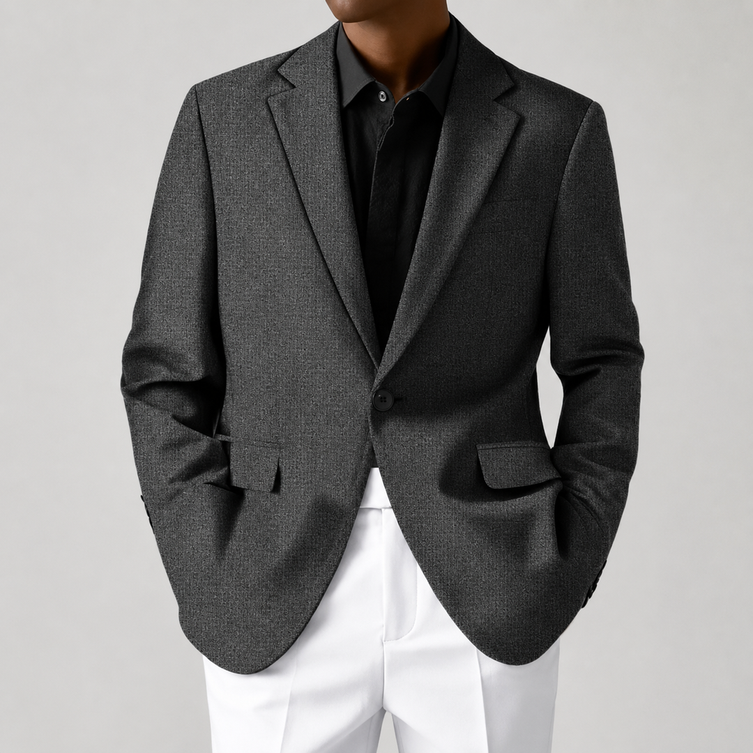 Dos du blazer homme structuré, coupe impeccable et élégante pour un look chic.
