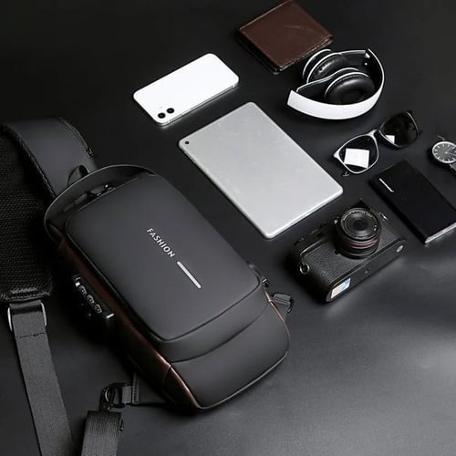 Sacoche femme, design moderne, fonction anti-vol, port USB, idéale pour une vie active en ville.