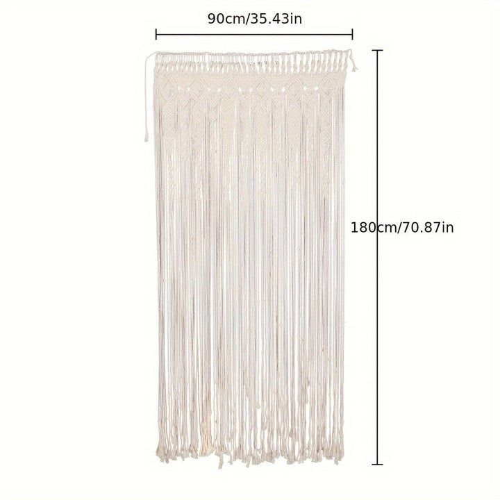 Rideau en macramé fait main, style bohème pour fenêtre ou mur, crée une ambiance douce et intimiste.