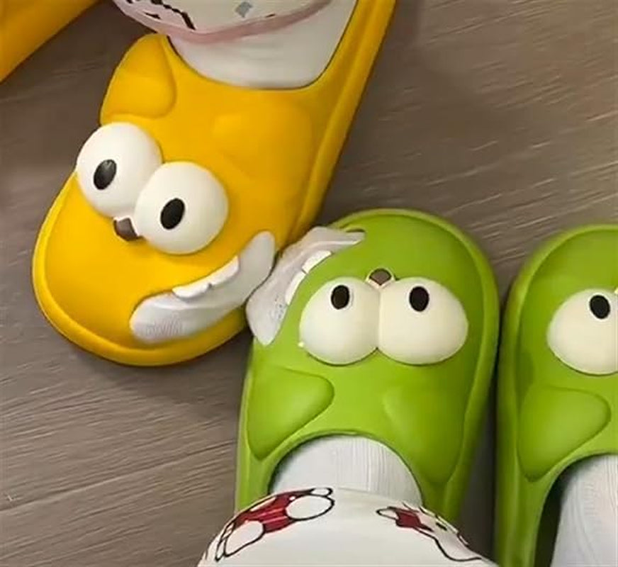 Pantoufles SoleJoy ultra-douces pour hommes et femmes, idéales comme cadeau confortable et original.