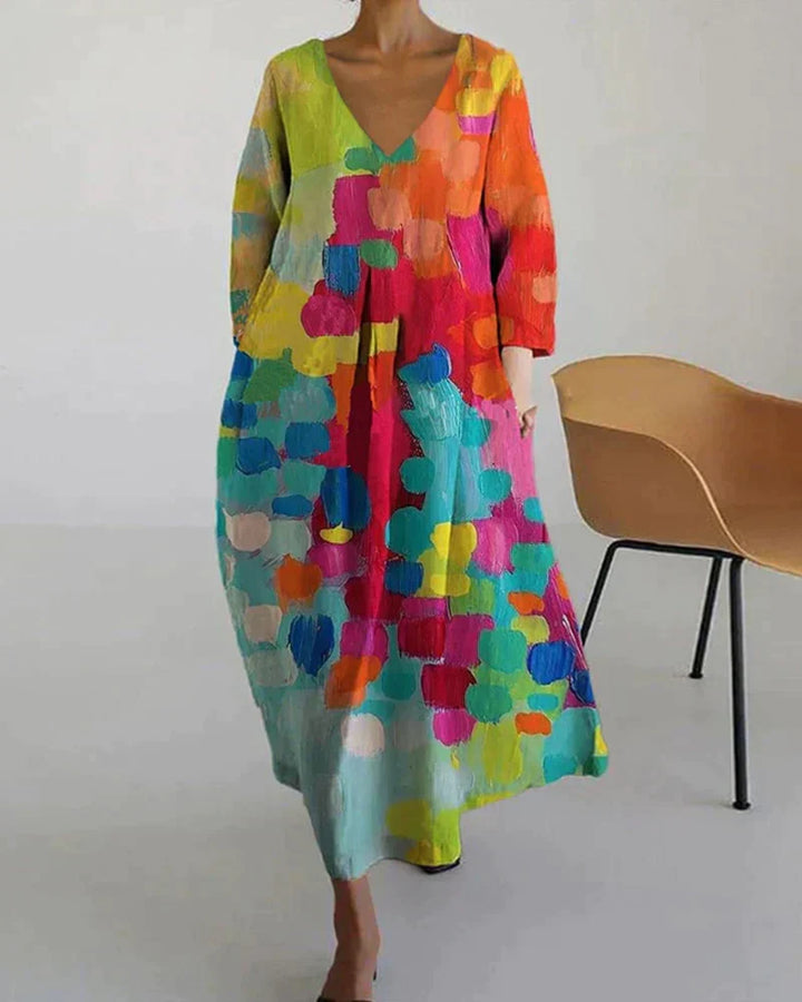 Robe imprimée élégante femme, décolleté en V, motifs vibrants. Idéale pour l'été et un look chic décontracté.