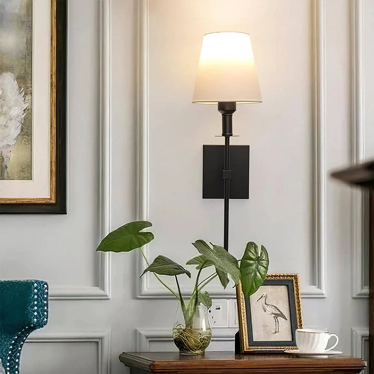 Lot de 2 lampes murales LED sans fil rechargeables, idéales pour éclairage intérieur et extérieur moderne.