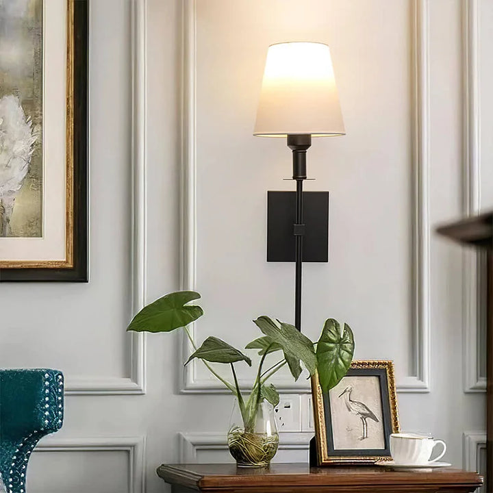 Lot de 2 lampes murales LED sans fil rechargeables, idéales pour éclairage intérieur et extérieur moderne.