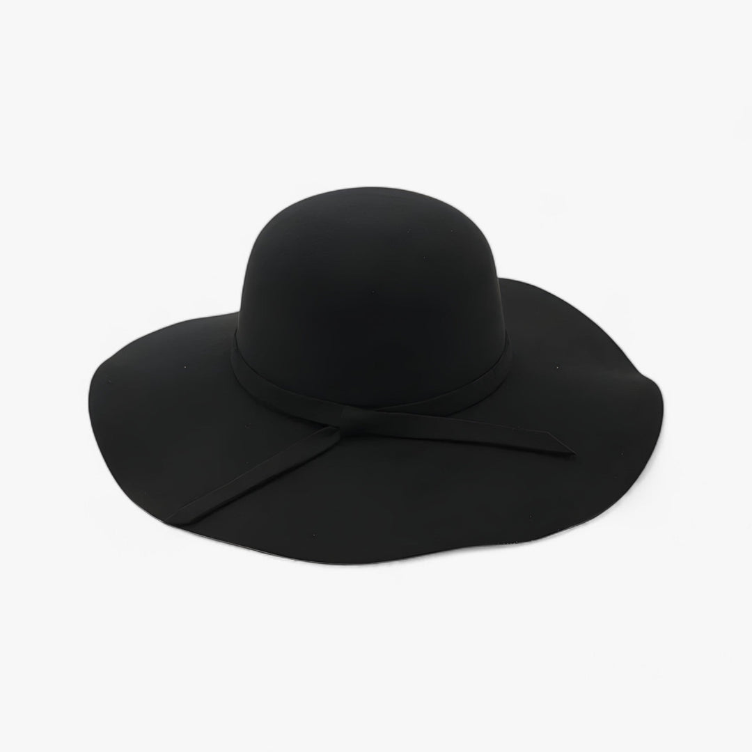 Chapeau Fedora féminin en laine, un classique revisité pour une allure sophistiquée et tendance cet hiver.