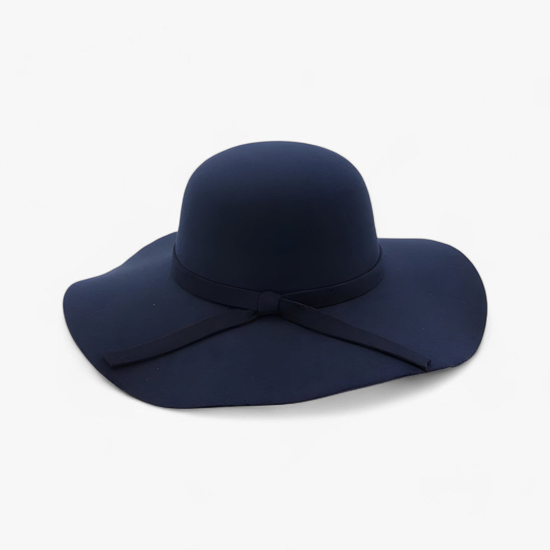 Accessoire de mode polyvalent: chapeau Fedora femme en feutre de laine, chic pour l'hiver et l'automne.