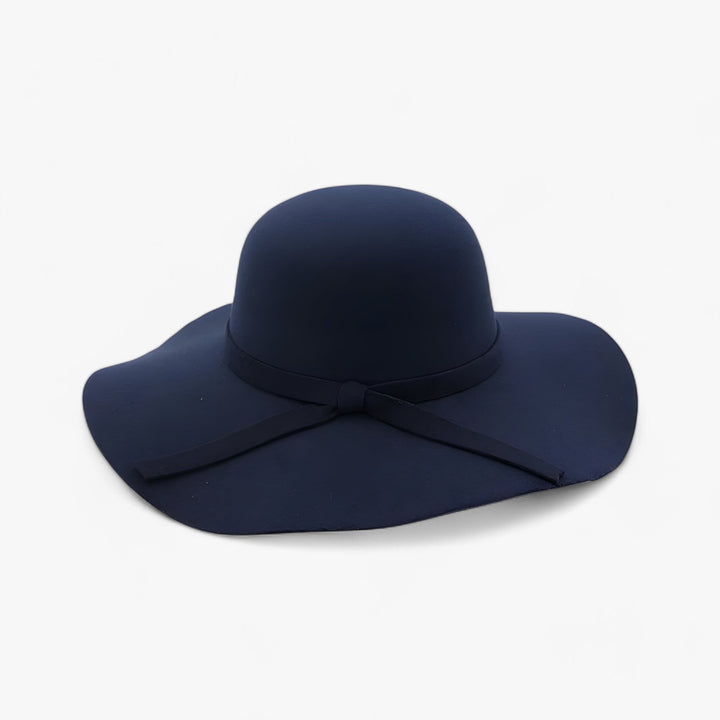 Accessoire de mode polyvalent: chapeau Fedora femme en feutre de laine, chic pour l'hiver et l'automne.