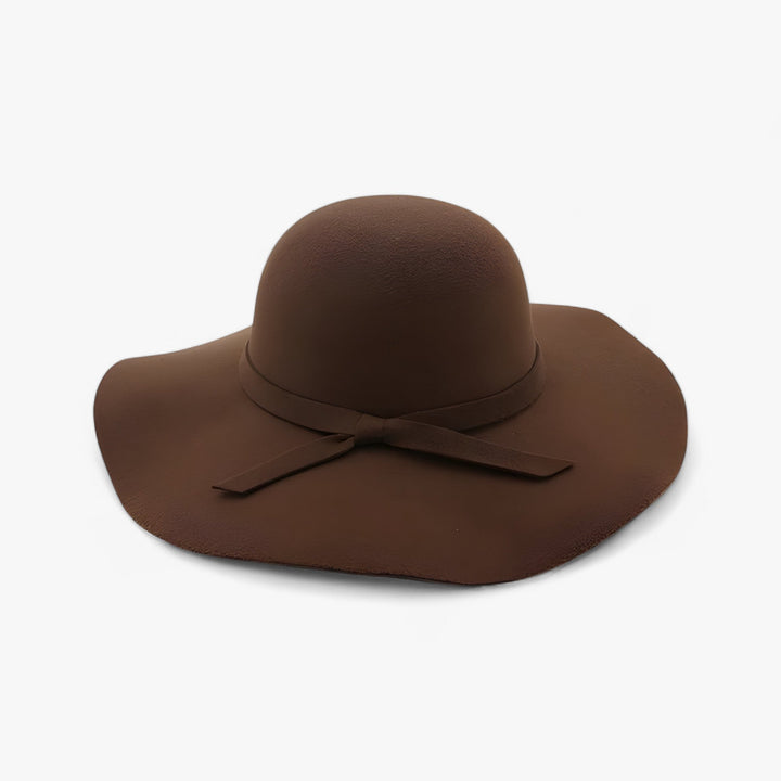 Élégant chapeau Fedora femme en pure laine, accessoire chic pour compléter votre look d'automne et d'hiver.