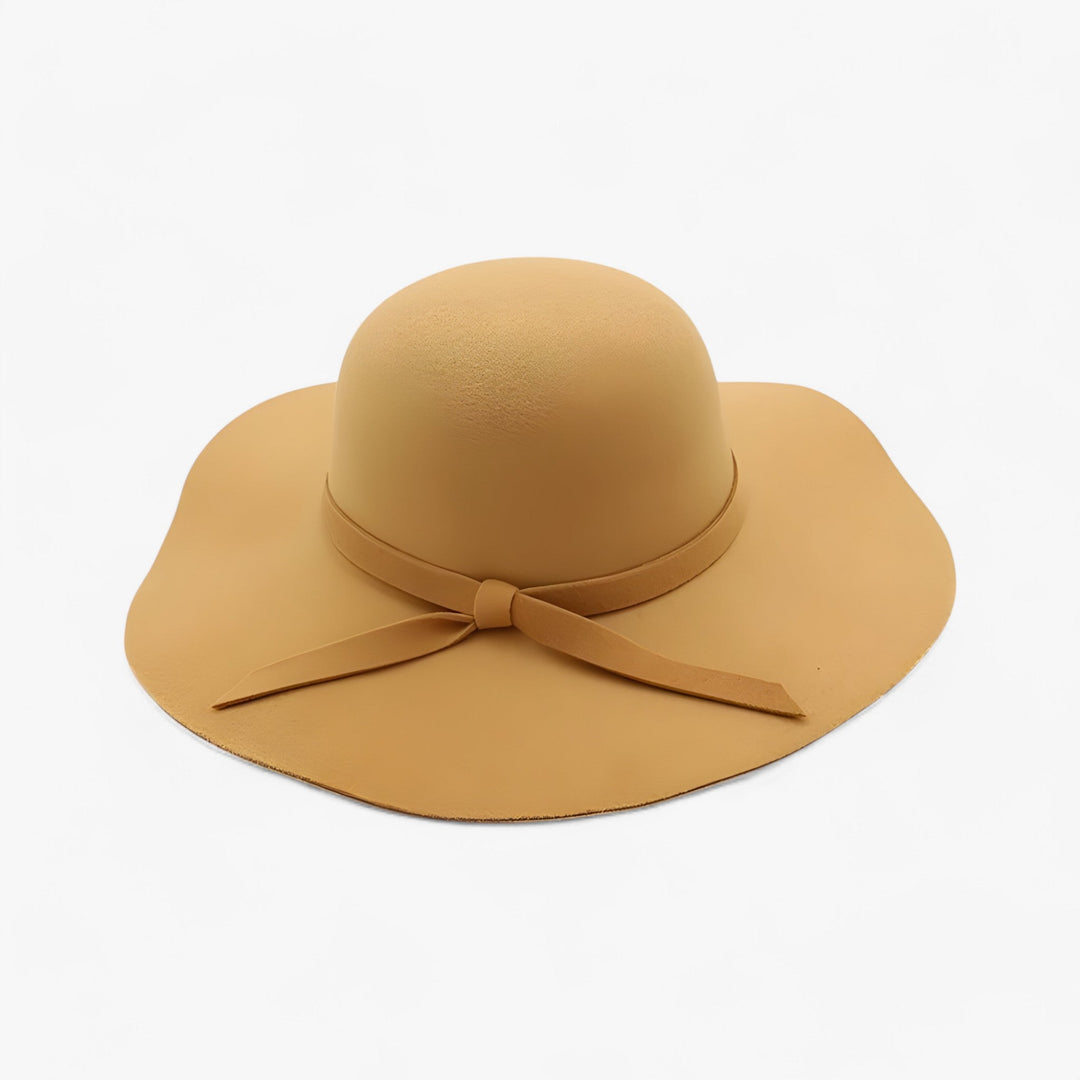 Magnifique chapeau Fedora en laine de qualité pour femme, idéal pour rester stylée et au chaud en automne.