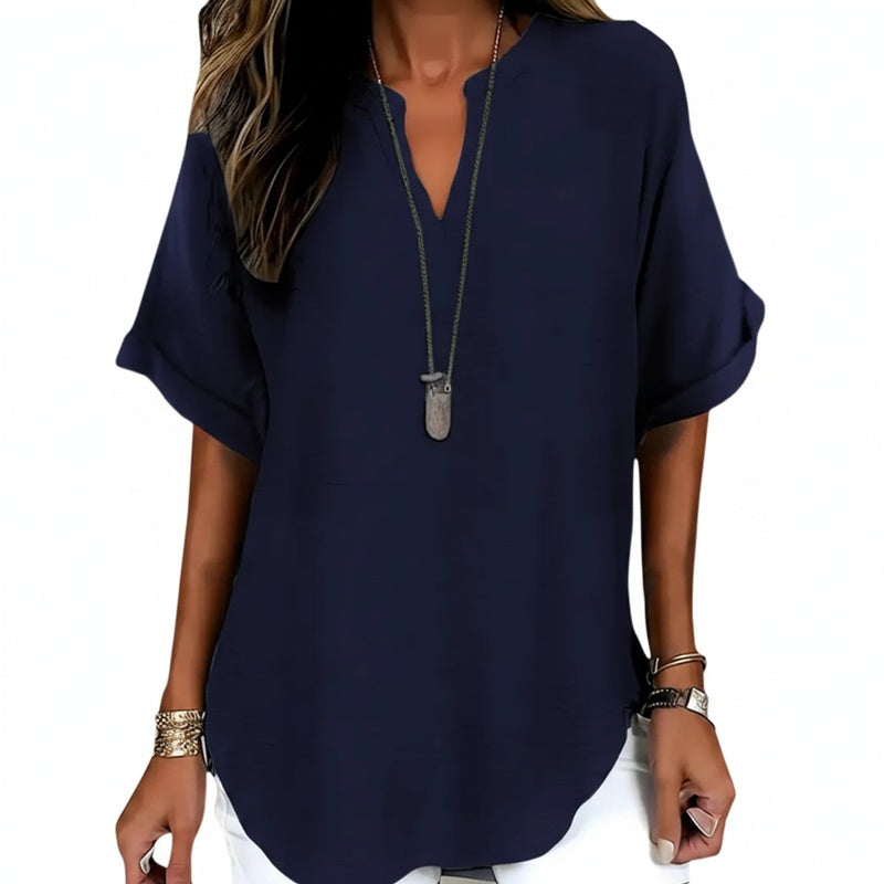 Blouse fluide femme à manches courtes, col V, ourlet arrondi. Élégante et décontractée pour l'été.