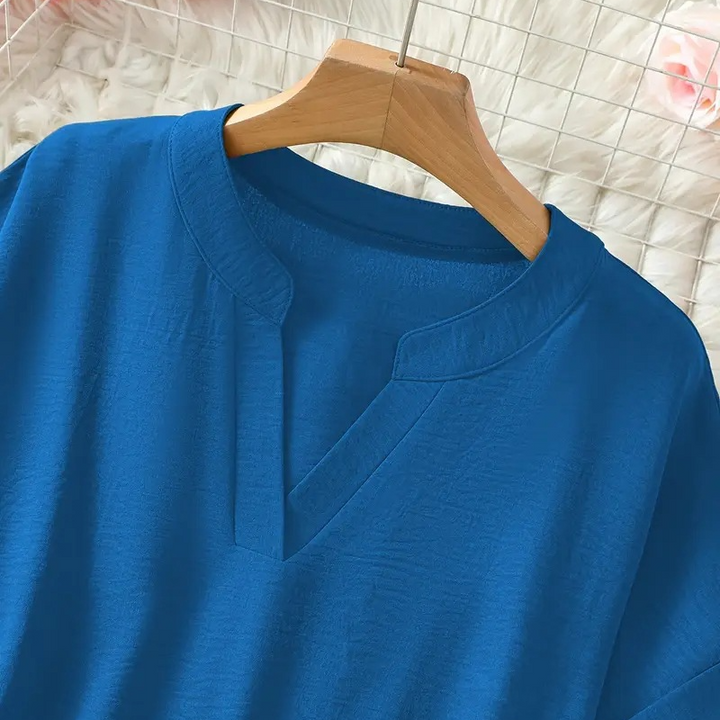 Blouse fluide femme, col V, manches courtes. Élégante, décontractée, idéale pour l'été.