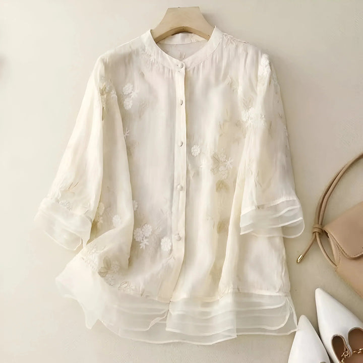 Blouse bohème femme élégante avec broderie florale, manches 3/4. Parfaite pour l'été.
