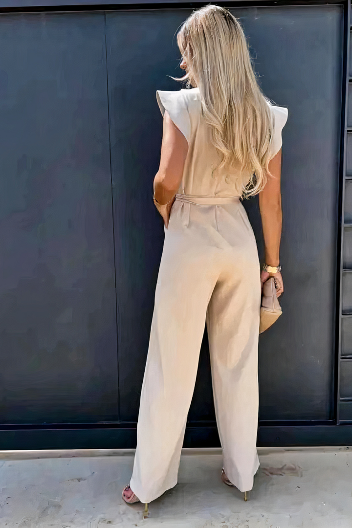 Jumpsuit femme confortable et stylée, avec volants, jambes larges, ceinture pour sublimer la silhouette féminine.