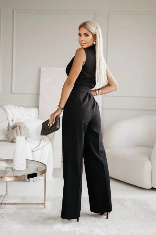 Combinaison femme élégante, col blazer, jambes larges avec ceinture. Pour un look sophistiqué en toute occasion.