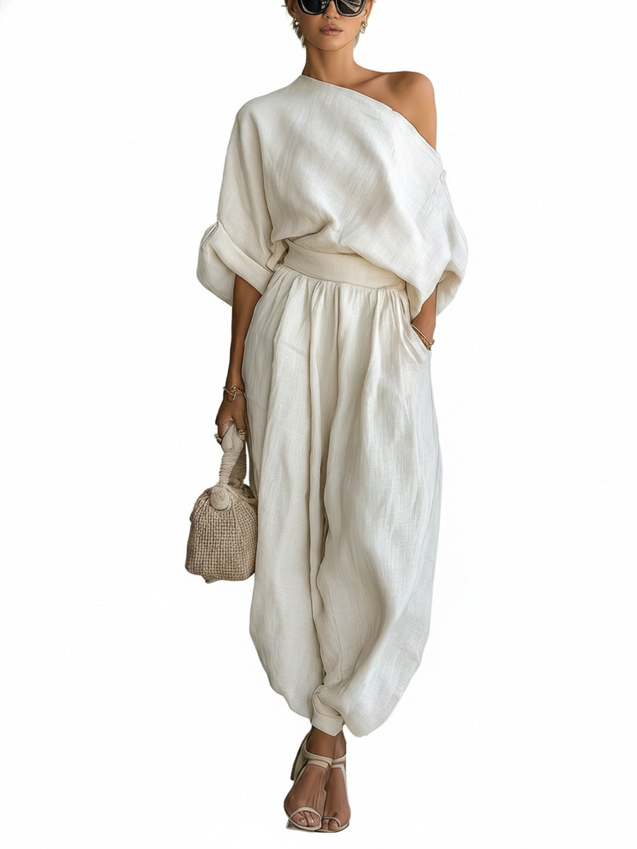 Ensemble femme chic : top oversize épaule dénudée manches longues et pantalon sarouel long. Tenue décontractée bohème.
