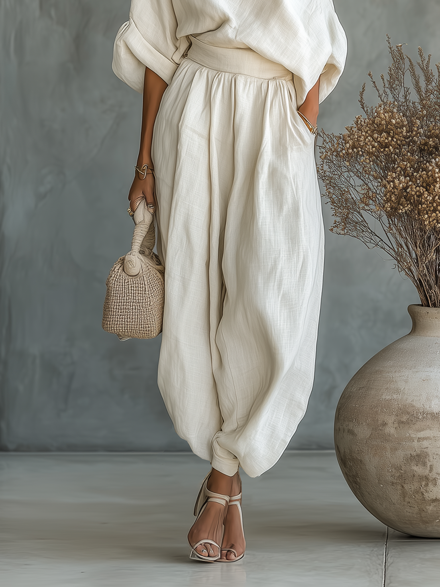 Ensemble femme confortable : top oversize manches longues épaule dénudée et sarouel. Idéal pour un style chic et décontracté.