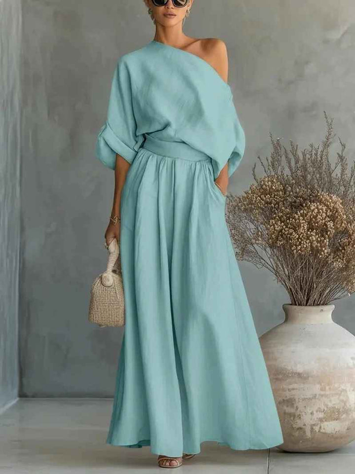 Mode femme : ensemble chic et confortable avec top oversize épaule dénudée et sarouel long. Tenue décontractée tendance.