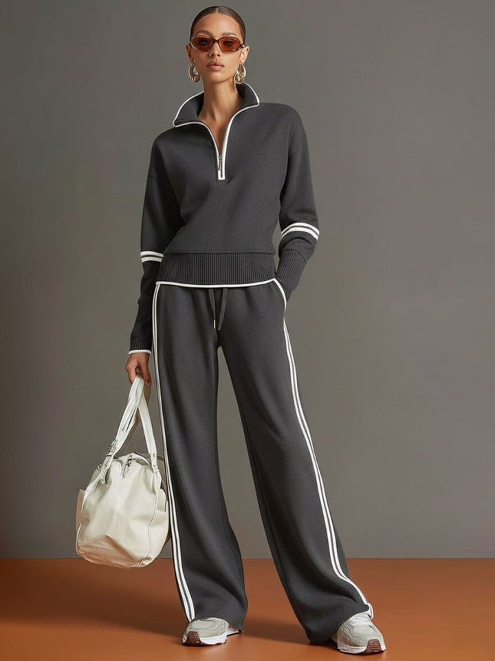 Loungewear femme chic, ensemble confort avec haut col zippé et pantalon large à bandes contrastées, style relax.