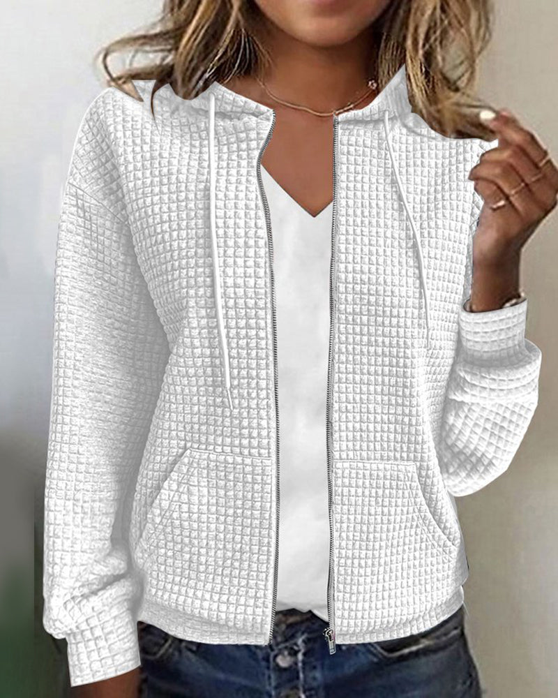 Sweat à capuche zippé femme, coupe décontractée avec poches, parfait pour un look casual confortable.