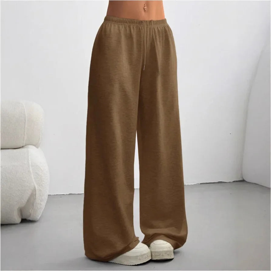 Jogging femme mode, pantalon large décontracté à taille élastique. Style casual sportswear polyvalent pour détente.