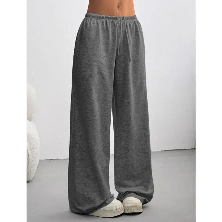 Pantalon de détente femme avec jambes larges, taille élastique et cordon de serrage. Ultra confortable et stylé.
