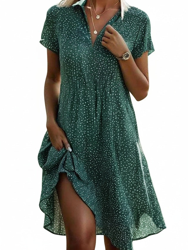 Robe chemise midi élégante pour femme à imprimé pois noir et blanc, avec col V. Parfaite pour une tenue chic d'été.