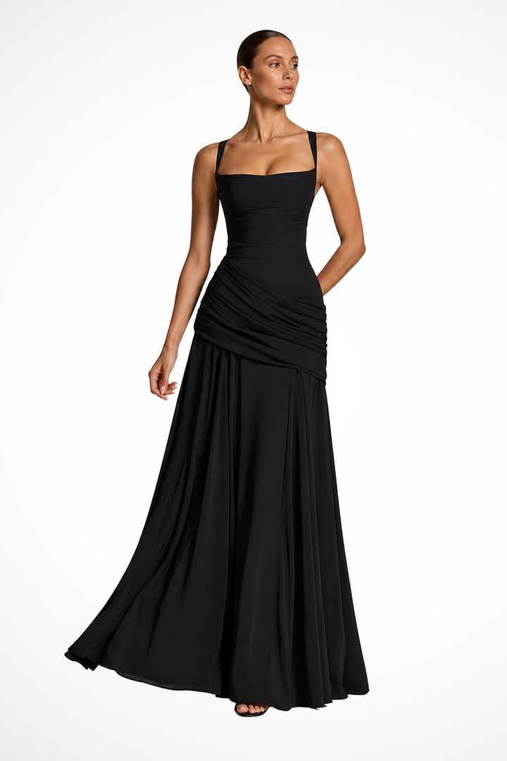 Robe de soirée longue femme élégante, col carré, fente latérale drapée. Parfaite pour cérémonie ou mariage.