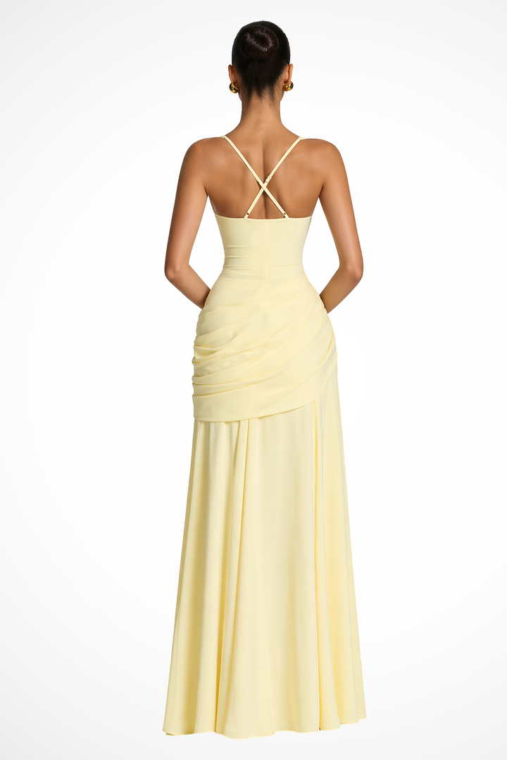 Magnifique robe longue femme, col carré, fente drapée sur le côté. Robe de cérémonie élégante pour un look chic.