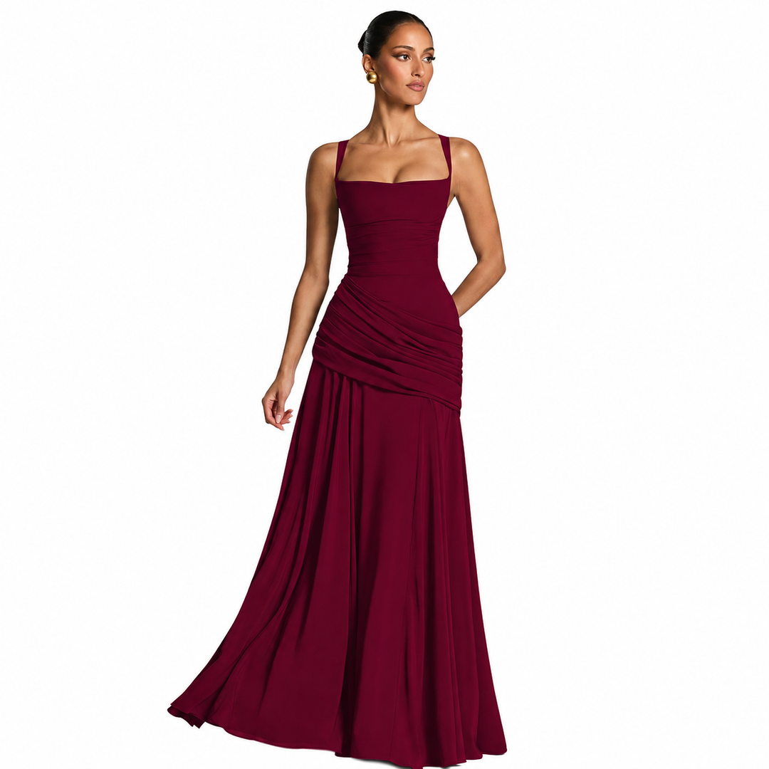 Robe de soirée longue élégante avec col carré, fente latérale et détails drapés. Idéale pour cérémonie ou bal.