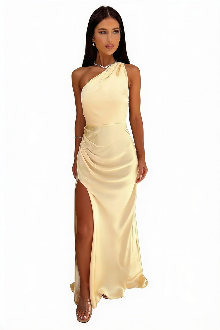Robe de soirée longue beige femme, asymétrique, avec fente élégante et dos ouvert. Idéale pour gala.