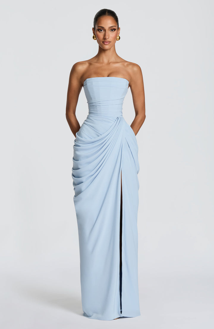 Robe de gala femme bustier longue, coupe asymétrique et fente. Parfaite pour cérémonie et élégance.