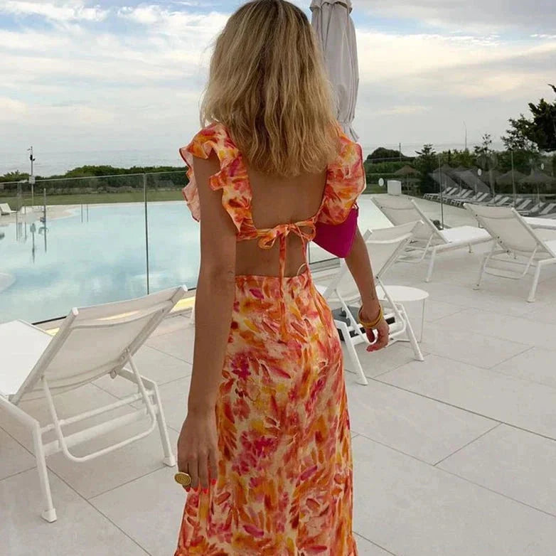 Robe longue femme à volants, motif fleuri estival. Confortable et chic, elle incarne le style bohème pour les vacances.