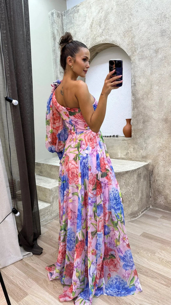 Robe longue élégante femme asymétrique. Imprimé floral, fente et manches bouffantes pour un look printemps/été.
