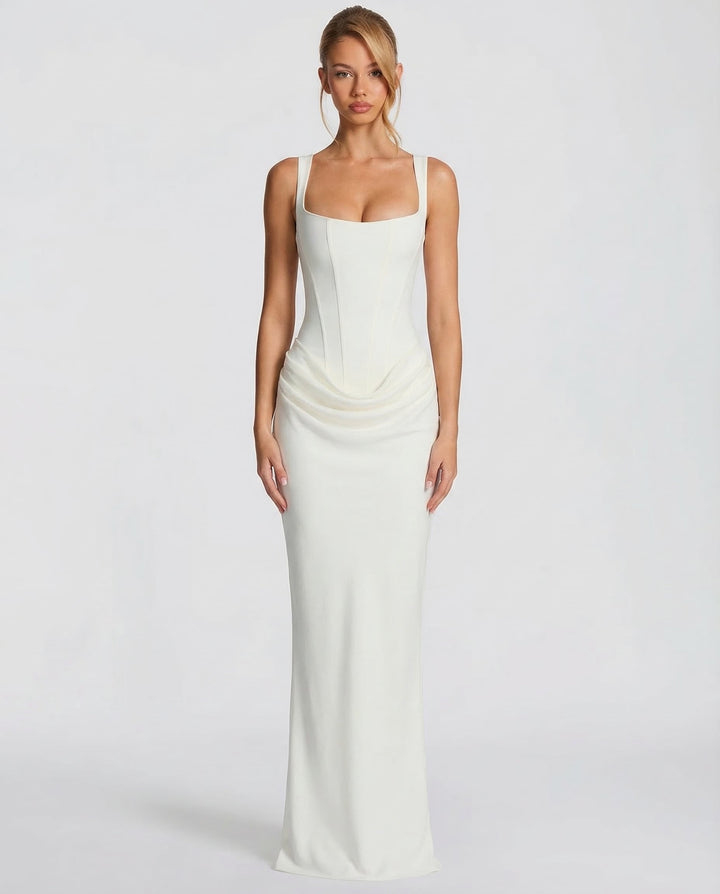 Maxi robe de soirée élégante pour femme, coupe moulante avec corset, col carré et hanches drapées, allure chic.