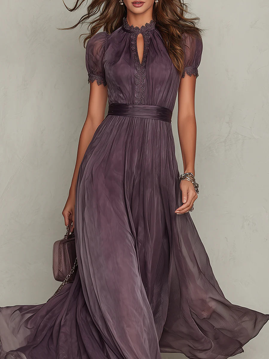 Sublime robe de soirée femme violette élégante. Design raffiné avec col montant en dentelle. Pour occasions spéciales.