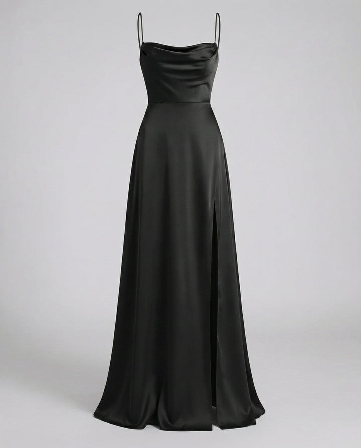 Silhouette élégante en robe longue de soirée femme. Encolure drapée, fente latérale, dos lacé. Cérémonie.