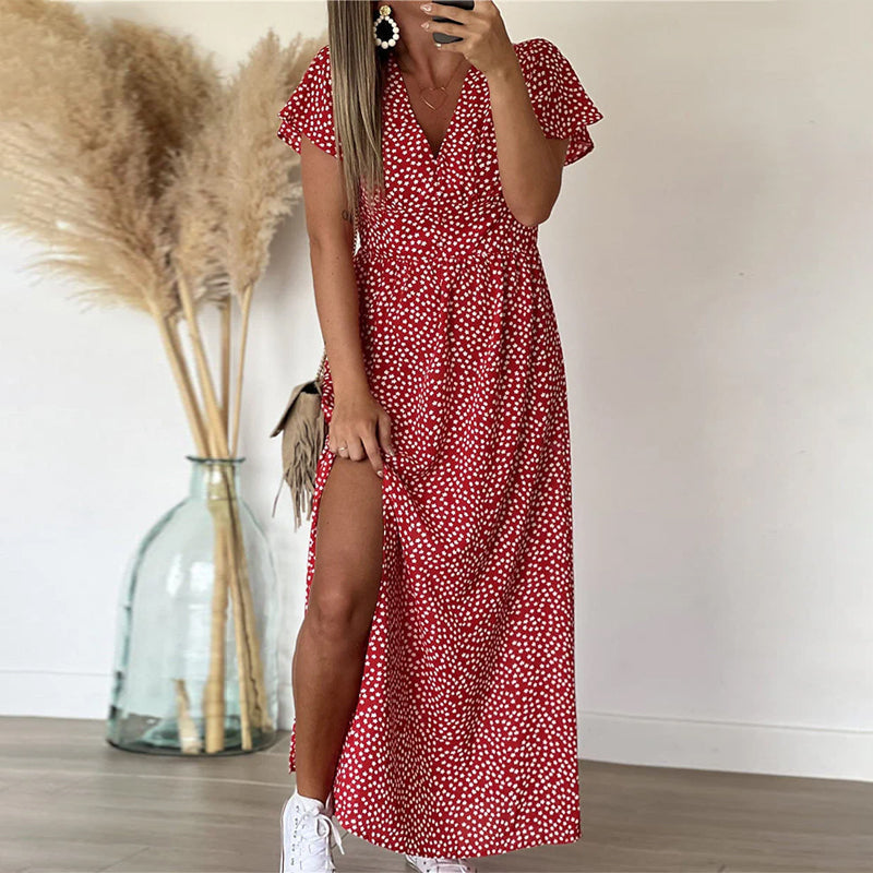 Robe femme maxi fleurie avec volants et col en V. Style bohème décontracté pour le printemps et l'été.