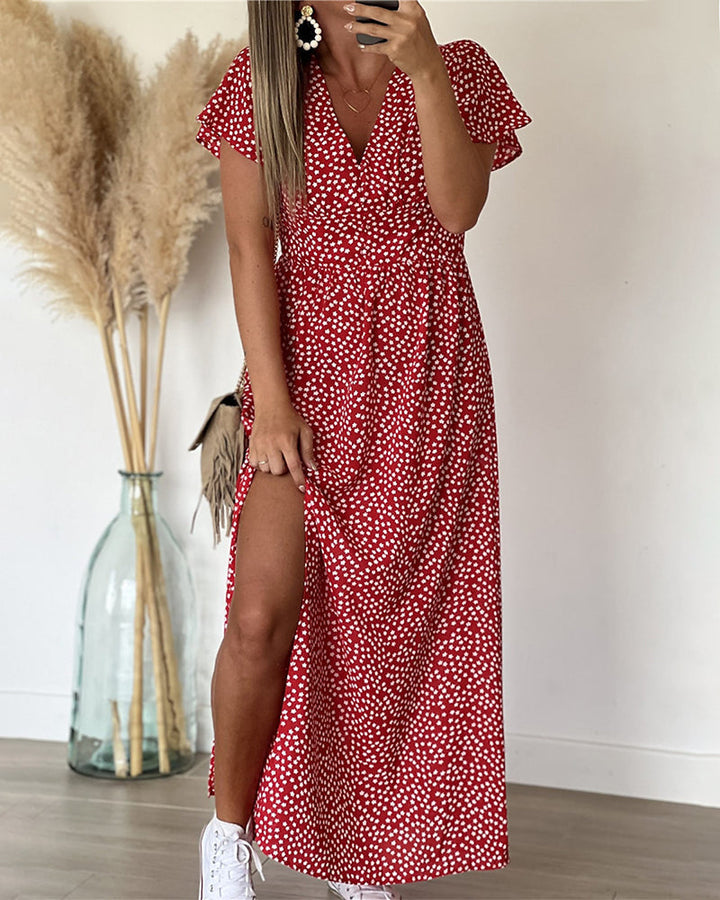 Robe femme fluide a-line imprimée florale et volants. Tenue élégante et décontractée pour le printemps.
