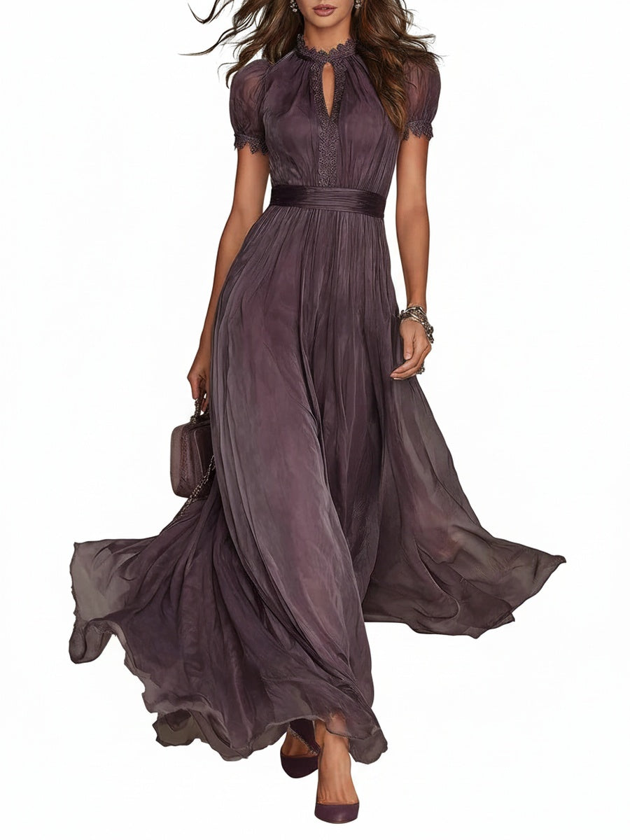 Robe maxi de soirée violette en dentelle pour femme, col montant, élégante pour cérémonie ou gala.