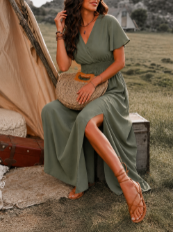 Magnifique robe maxi femme à manches courtes et col croisé, fluide et confortable, idéale pour journée d'été.