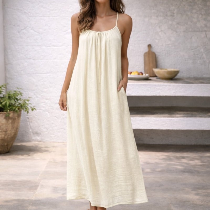 Robe maxi femme légère et fluide, bretelles fines, dos ouvert. Idéale pour l'été et la détente.