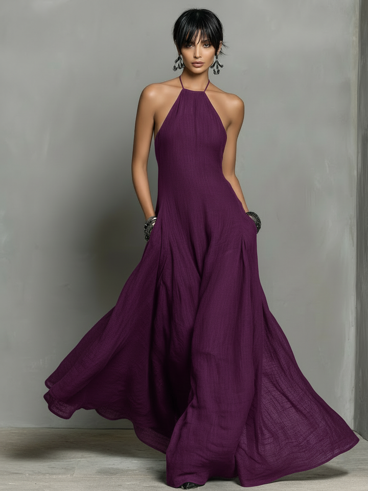 Robe femme ligne A fluide col halter, coupe décontractée élégante, sans manches, pour confort estival.