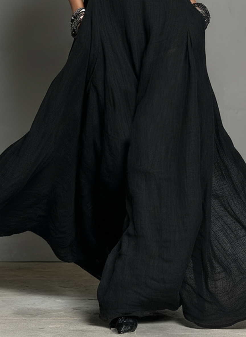 Robe maxi femme col halter élégante, fluide, sans manches, avec poches. Style décontracté et chic pour l'été.