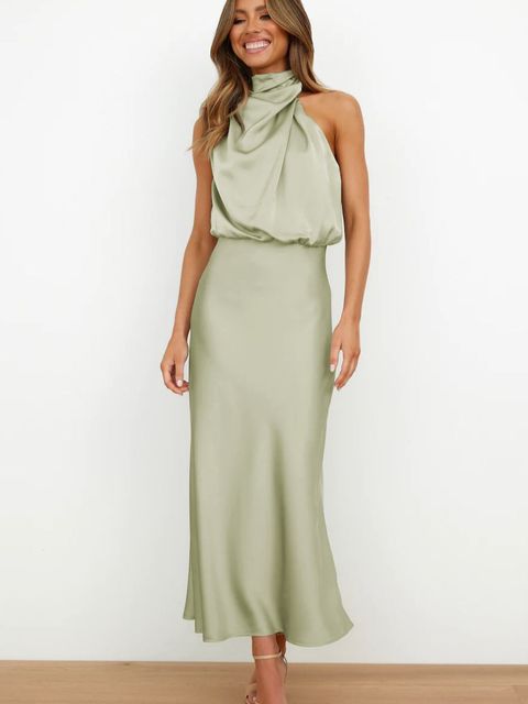 Chic robe maxi femme, col halter et dos nu, idéale pour une soirée spéciale ou un mariage.