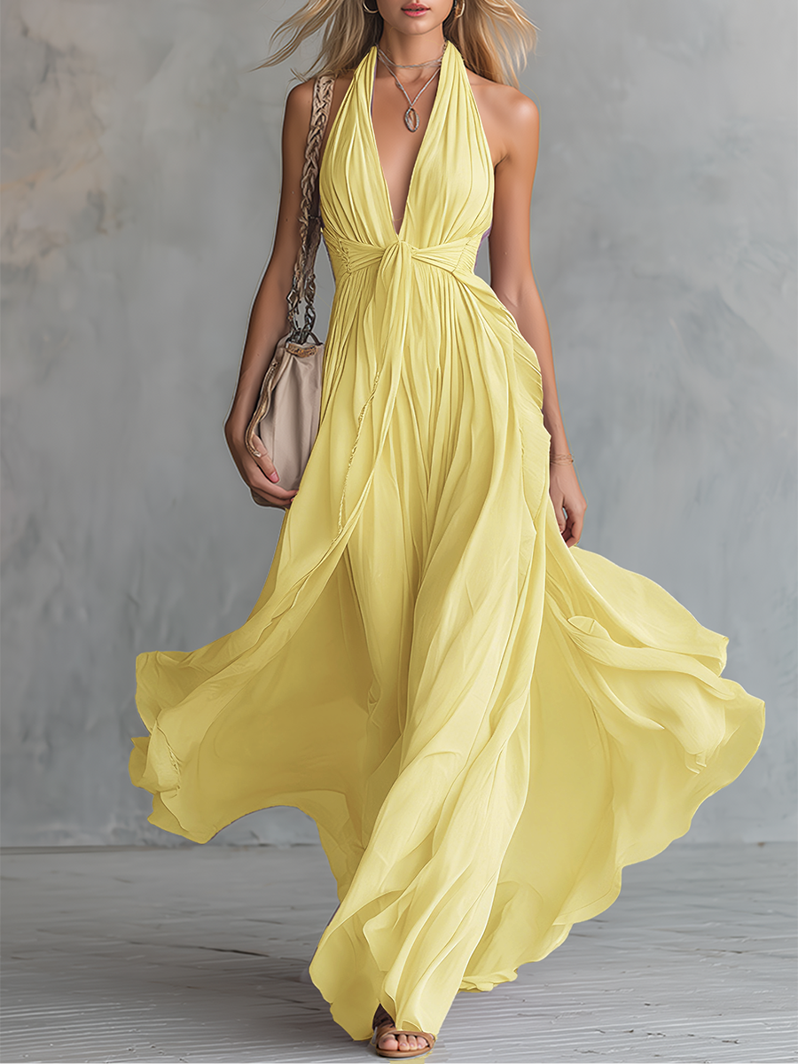 Robe femme maxi A-ligne fluide violette, avec col halter plongeant. Tenue élégante pour cérémonie ou bal.