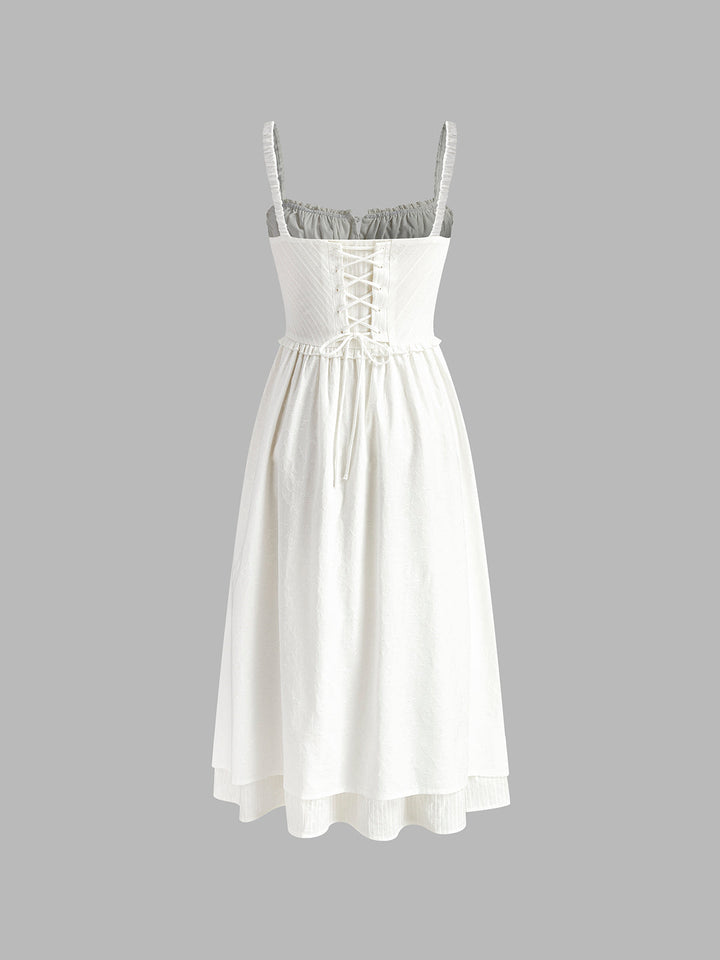Magnifique robe midi élégante femme, décolleté carré, bretelles et volants. Robe parfaite pour soirée.
