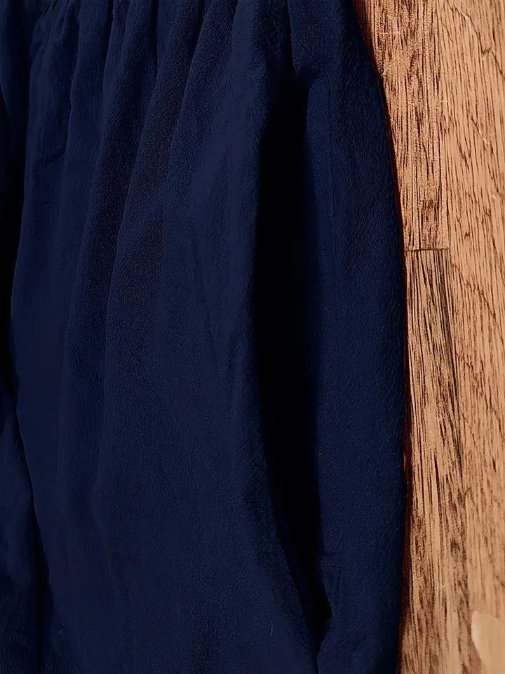 Robe ample femme, longueur midi, manches courtes, col rond, poches. Pour un confort toute la journée.