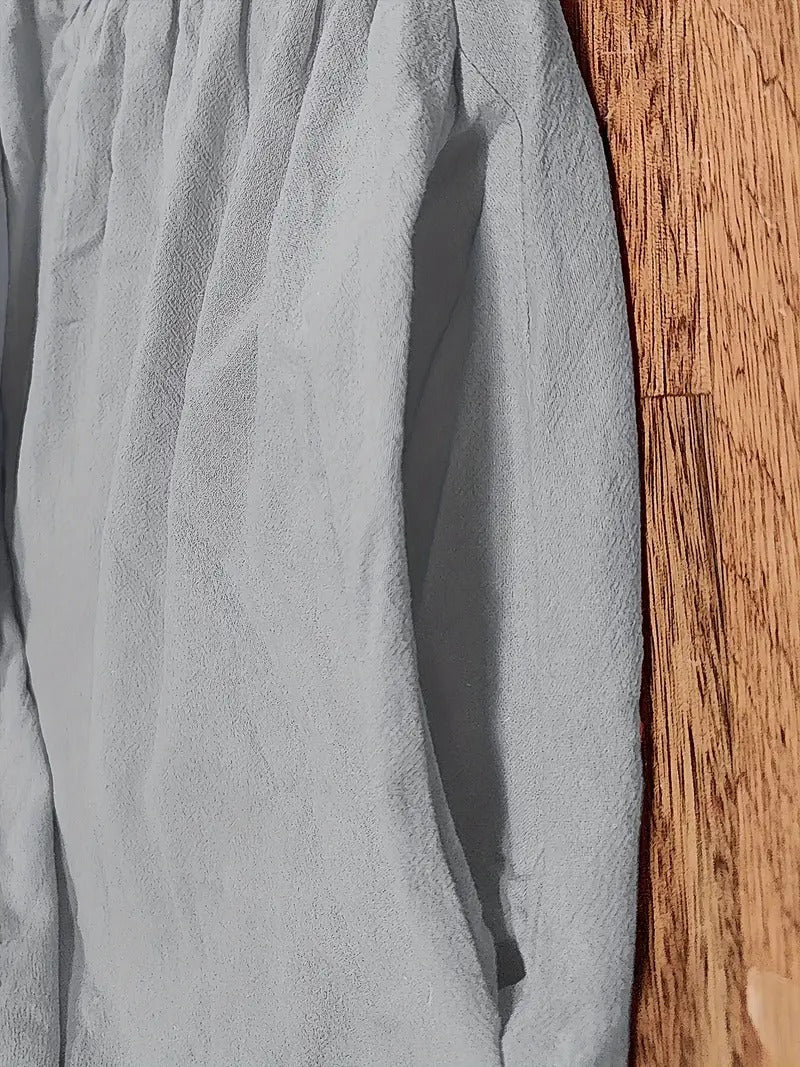 Robe midi femme, manches courtes, col rond, poches. Un choix parfait pour la détente et le style.