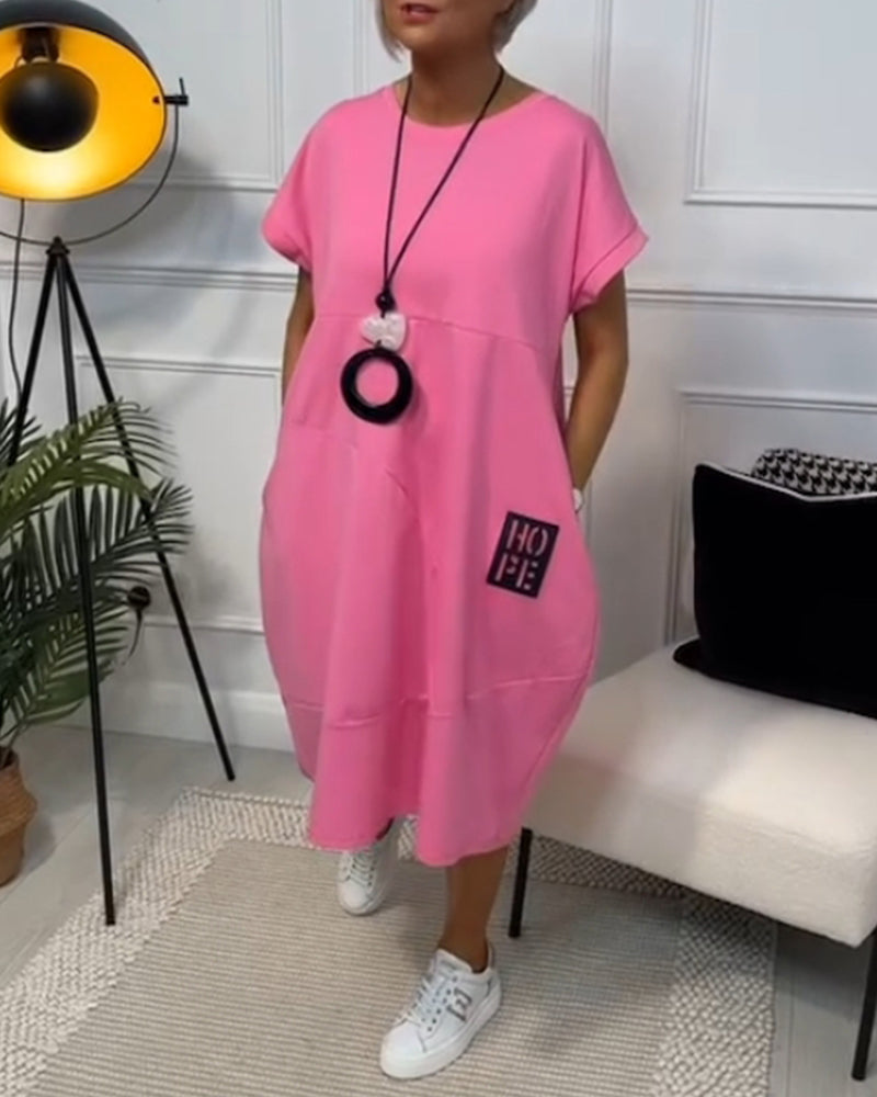 Robe midi femme oversize simple et élégante, col rond, manches courtes, imprimé lettres subtil.